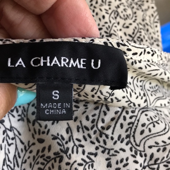 What a dress. It is different oh so becoming - Picture 5 of 10